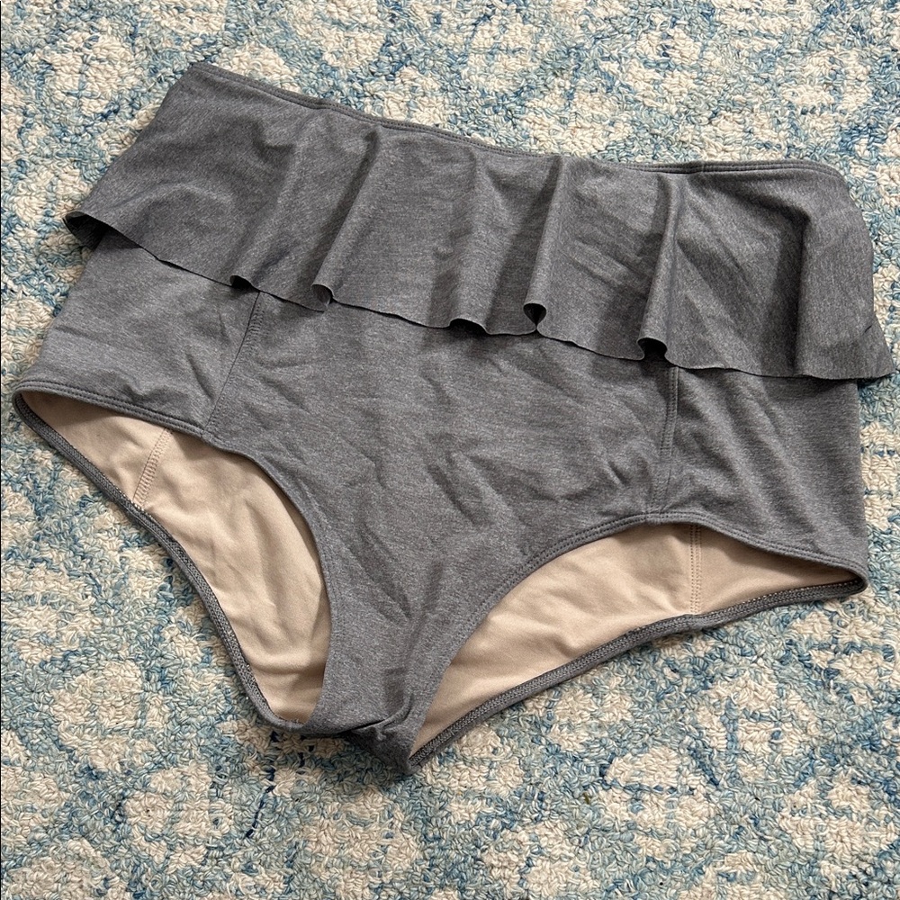 Gray Ruffled Women's Intimate swim bottoms Shorts large